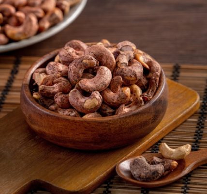 rang hạt điều bằng nồi chiên không dầu